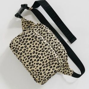 Baggu leopard Fanny pack, excellent condition.